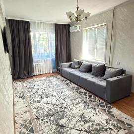 Чистая и уютная 1-комнатная квартира, hotell i Balkhasj
