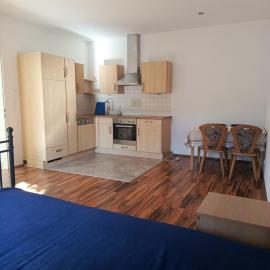 Spacious Heritage Apartment for Groups, hotel in Bruck an der Leitha