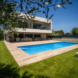 Modern Villa Olivera with Private Pool, hotelli kohteessa Calella de Palafrugell