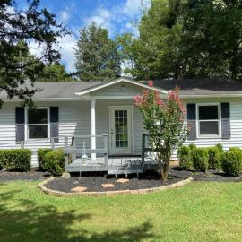 Charming Country Cottage, hotell sihtkohas Murfreesboro