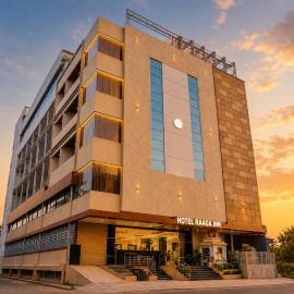 Hotel RAAGA INN: Tirupati şehrinde bir otel