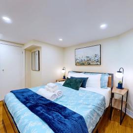 Modern Basement Near Little Italy Walk to Transit - Casa Hotels College
