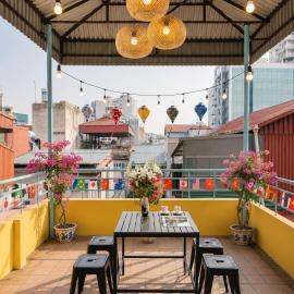 Iconic Railway View- 4BRs Vietnamese house- 10pax, hotel di Hanoi