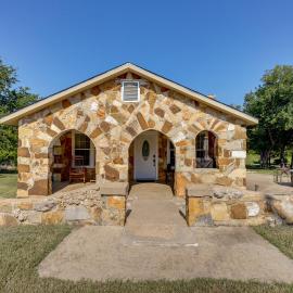 Texas Hill Country Home: Quiet Yard + Patio, hotel in Richland Springs