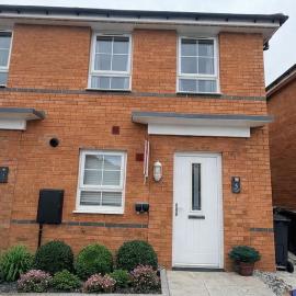 Modern 2 Bed Home with Parking and Garden, Crosby