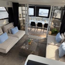 Stay on Large Motorboat with view to Kronborg، فندق في هلسنغور