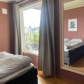 Rom med sjøutsikt sentralt på Finnsnes, hotel a Finnsnes
