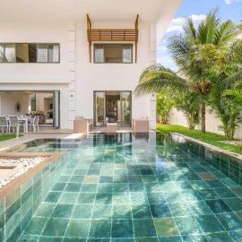Villa Calista - Luxury Retreat with Infinity Pool