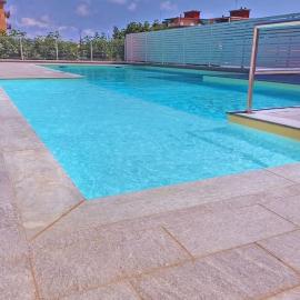 Family flat with swimming pool, private parking, Wi-Fi, AC