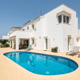 Magdalena 3 bedroom villa, Cala Blanca, hotel in Cala Blanca