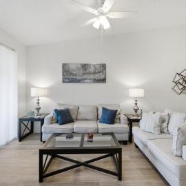 Lakefront 2BR condo near IMG - Pool, Pickleball, Tennis - Tropical Gulf Retreat, hotel a Bradenton