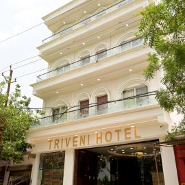 Triveni Hotel And Restaurant، فندق في Barsāna
