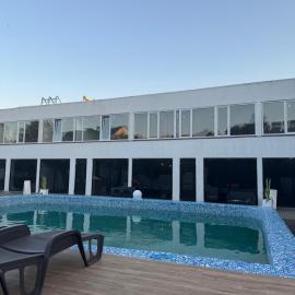 Вілла с басейном, hotel in Zatoka
