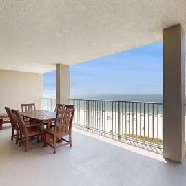 Gulf-Front Beach Condo with Balcony Shared Pool Hot Tub AC Views & Gym, hótel í Orange Beach