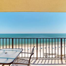 Beachfront condo with Gulf-view balcony pools hot tub & tennis, ξενοδοχείο σε Orange Beach