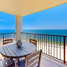 Beachfront condo with Gulf view balcony pools hot tub & gym, hotel i Orange Beach
