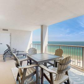 Gorgeous beachfront condo with open layout pools tennis & gym