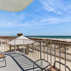 Beachfront condo with stunning views pool and washer dryer, hotel u gradu 'Orange Beach'