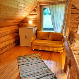 Melleņu ligzda Sauna House, hótel í Puršēni