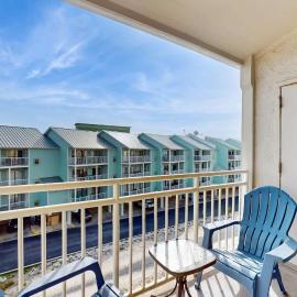 Gulf view condo with a full kitchen private balcony shared pools & tennis court
