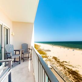 Inviting Gulf-front condo In Perdido Key with waterfront pool hot tub and oceanfront balcony, hotel v destinácii Perdido Key