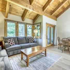 Condo at Granlibakken Tahoe Resort - Ski-In - Ski-Out with Pool Spa & Minutes from Lake Tahoe, Hotel in Tahoe City