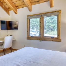 Cozy Studio at Granlibakken Tahoe Resort - Ski-In - Ski-Out with Pool Spa & Minutes from Lake Tahoe – hotel w mieście Tahoe City