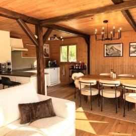 House with Alps view 10 min from Crans-Montana、クランのホテル