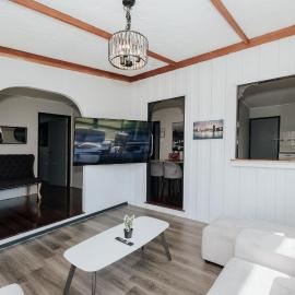 Morden 3 bedrooms house with office (Air-con)