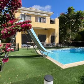 3Bedroom Villa with Pool, Garden & Sunset: Tala şehrinde bir otel