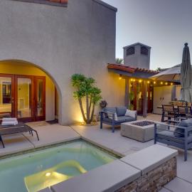 Dtwn Palm Springs Condo: BBQ, Pool, Fire Pit, etc!, hotel in Palm Springs
