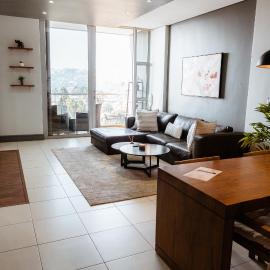 Modern 2-Bed with Views, Mall Access & Home Office, Bedfordview