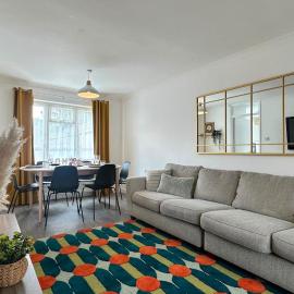 Coolfin House - 3 bed Near Excel & Custom House St, hotel di London
