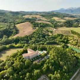 Castello di Baccaresca，Branca的飯店