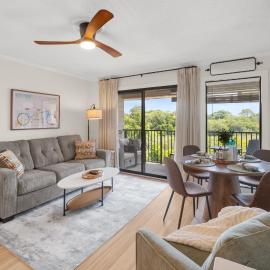 The Sea & Me - Beachfront - Oceanside Pool - Resort Condo, hotel in Hilton Head Island