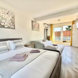 Gatwick Studio, hotel in Horley