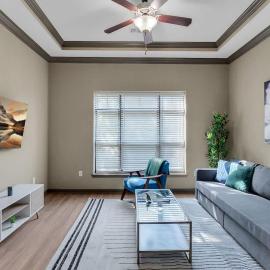 Chic 2BR- Pool,Gym,Pkng,Near BOK Ctr&Arts Dstrct