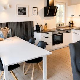 Auszeit am See - 100m zum See - mit Terrasse - 2 Bäder und 3 Schlafzimmer, hotell i Plau am See