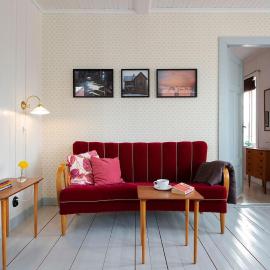 Mid-Century Seaside Retreat in Henningsvær Harbor, hotel din Henningsvær