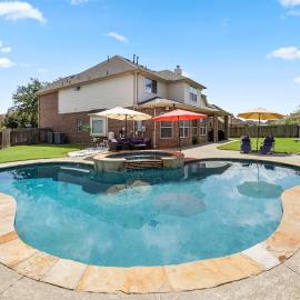 Cozy Home in Houston with heated pool and hot tub