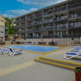 Cozy Lakefront Condo w/ Dock Slip, Fishing & Hot Tub