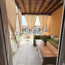 Appartement agréable et lumineux vue sur piscine WIFI