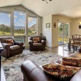 3 Mi to RMNP! Mtn-View Retreat in Estes Park, hotel in Estes Park