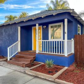 2 bed 2 bath house! Walk to beach!