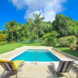 Large 4-bed Family Friendly Home with Pool Just 2 mins from Beach - Chindwin, hotel v destinaci Saint Peter