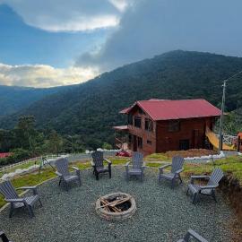 Cabaña vista la roca