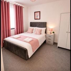 3-BedHome FreeWi-Fi Private parking NearCityCentre