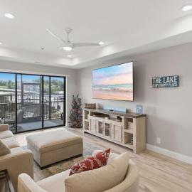 Newly Renovated- Lakefront - Pool - Elevator