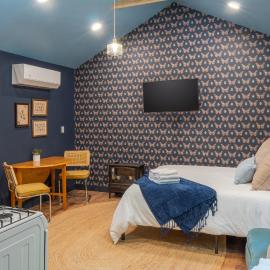 Soft Launch Deal Butterfly Bungalow Studio, hotel in Saugerties