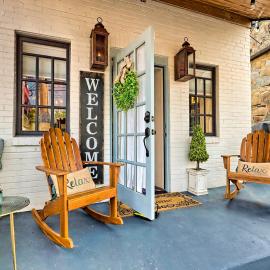 1940's Historic Bungalow with King Bed and Pet Friendly, hotel u gradu Blue Ridge